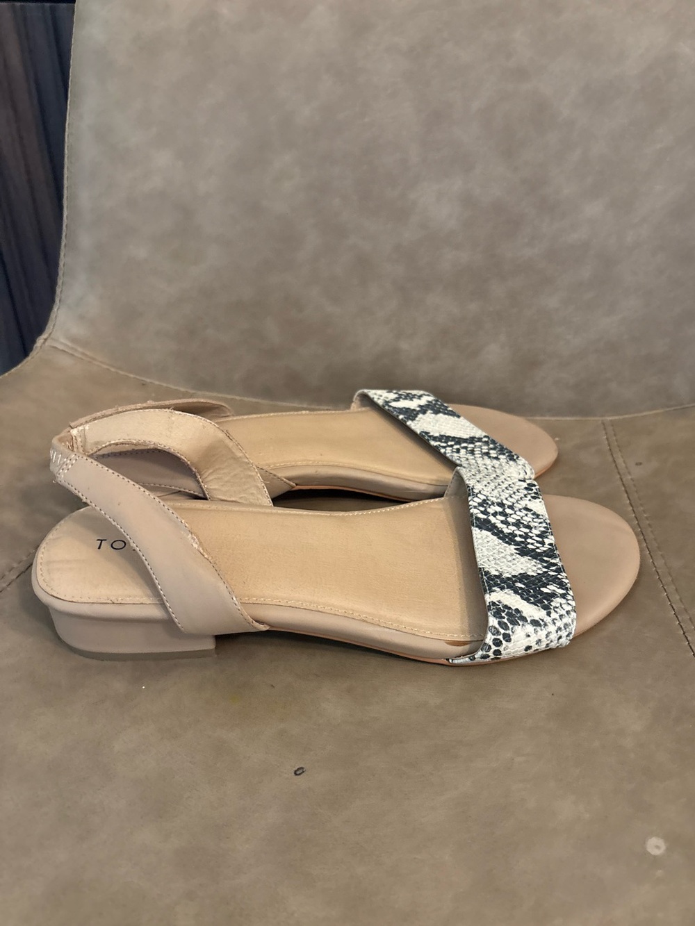 Torrid tan black white snakeskin strap sandal shoes size 10.5W